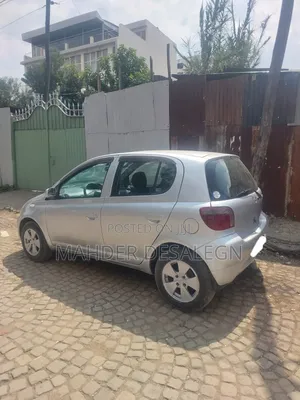 Toyota Vitz 2001 Silver
