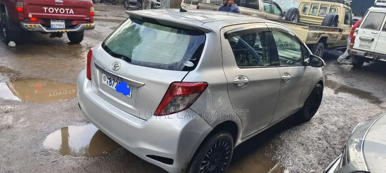 Toyota Yaris 2011 Silver