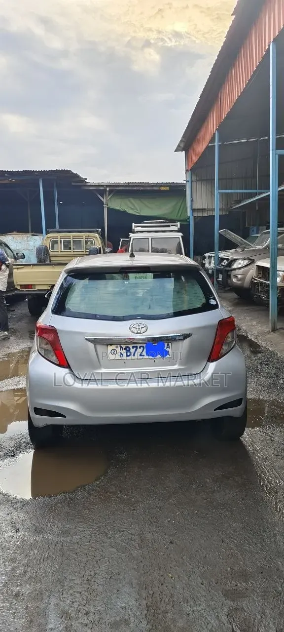 Toyota Yaris 2011 Silver