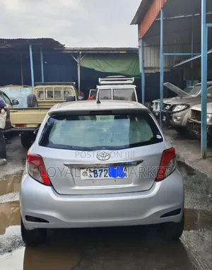 Toyota Yaris 2011 Silver