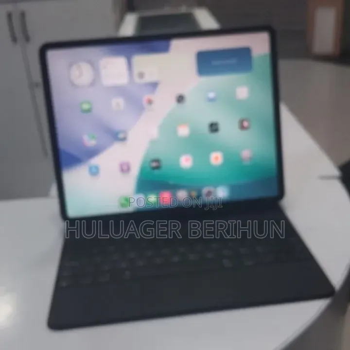 New Apple iPad 5 (2022) 256 GB Black