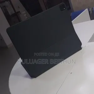New Apple iPad 5 (2022) 256 GB Black