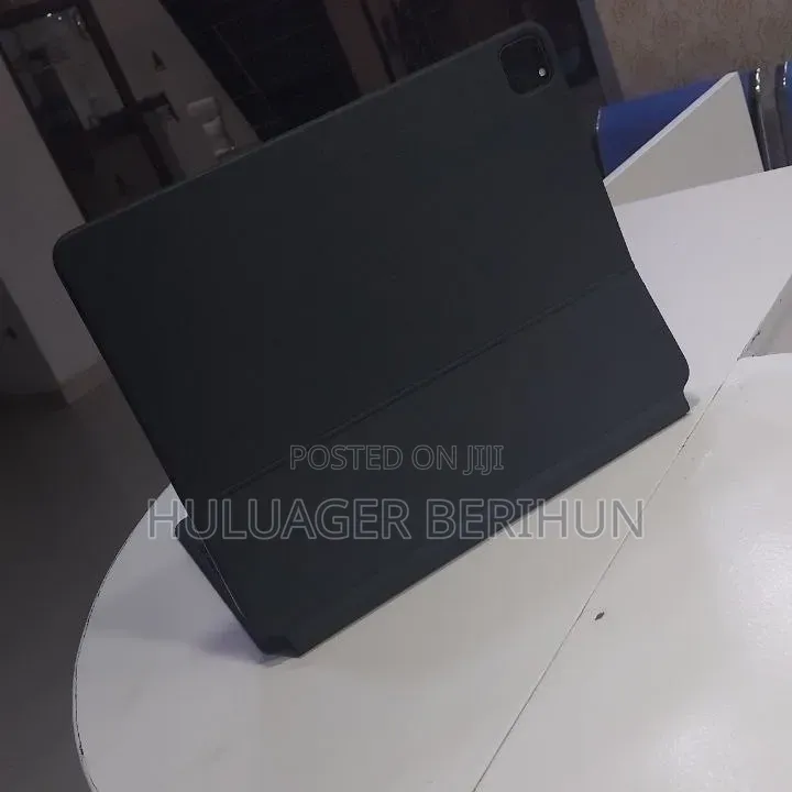 New Apple iPad 5 (2022) 256 GB Black