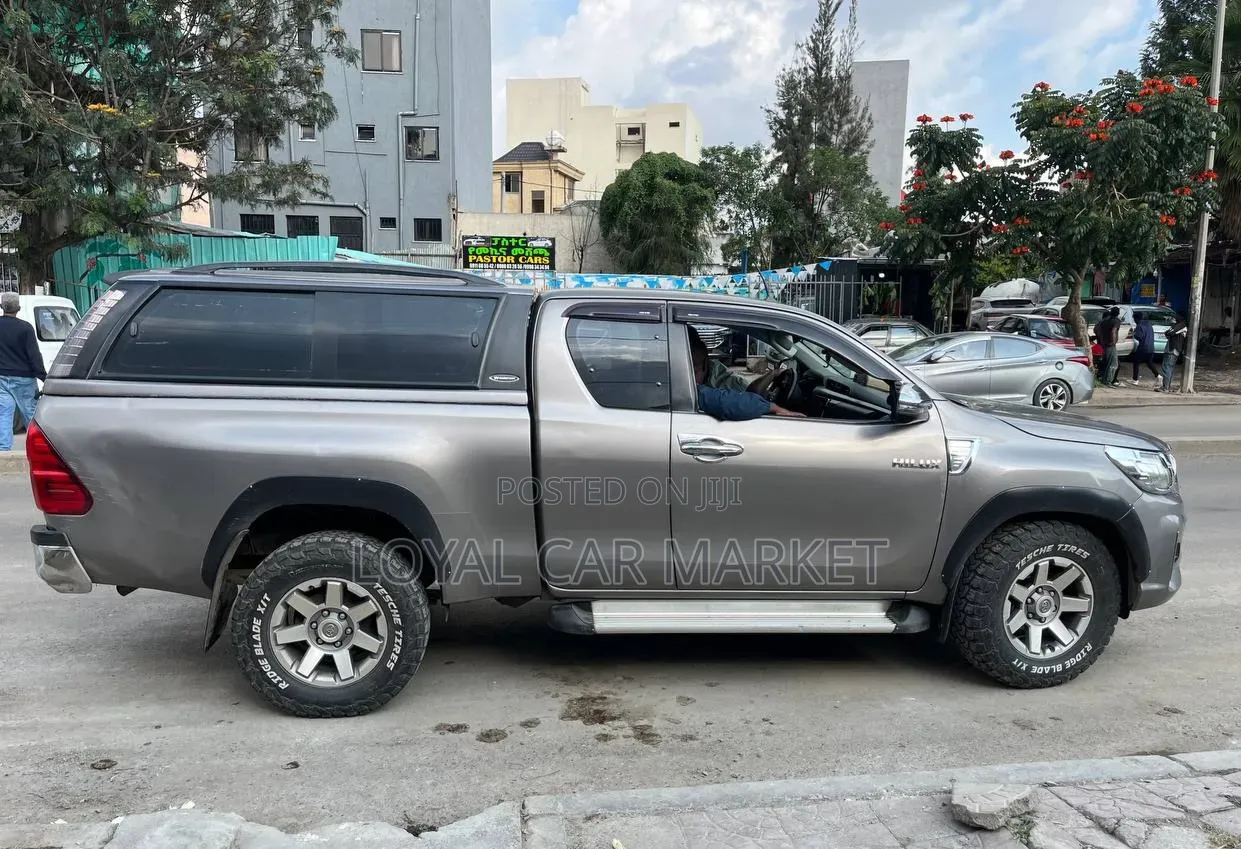 Toyota Hilux 2018 Gray