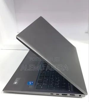 New Laptop HP ZBook Firefly G8 16GB Intel Core i7 SSD 512GB