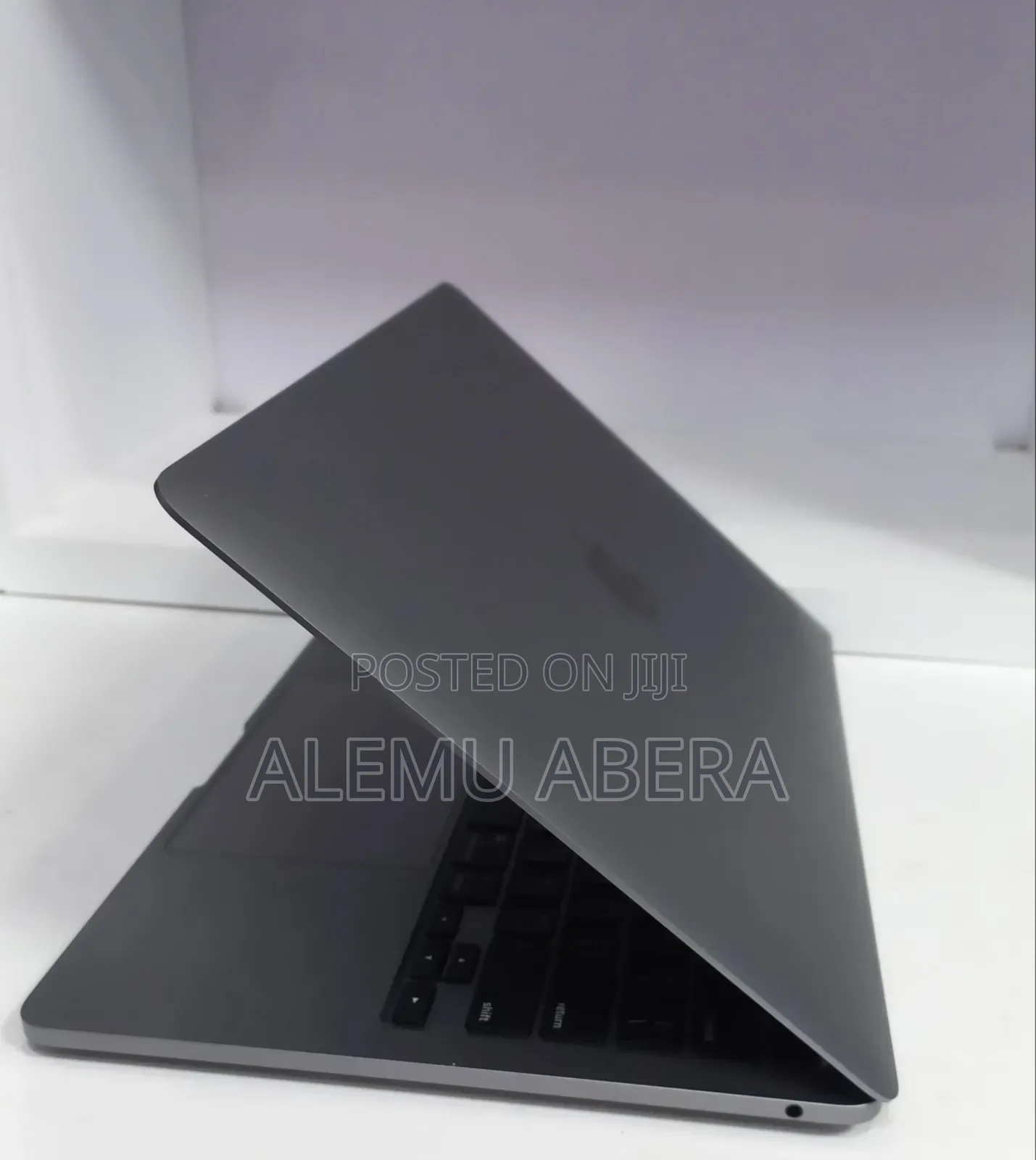 New Laptop Apple MacBook Pro 2020 M1 8GB Apple M1 SSD 256GB
