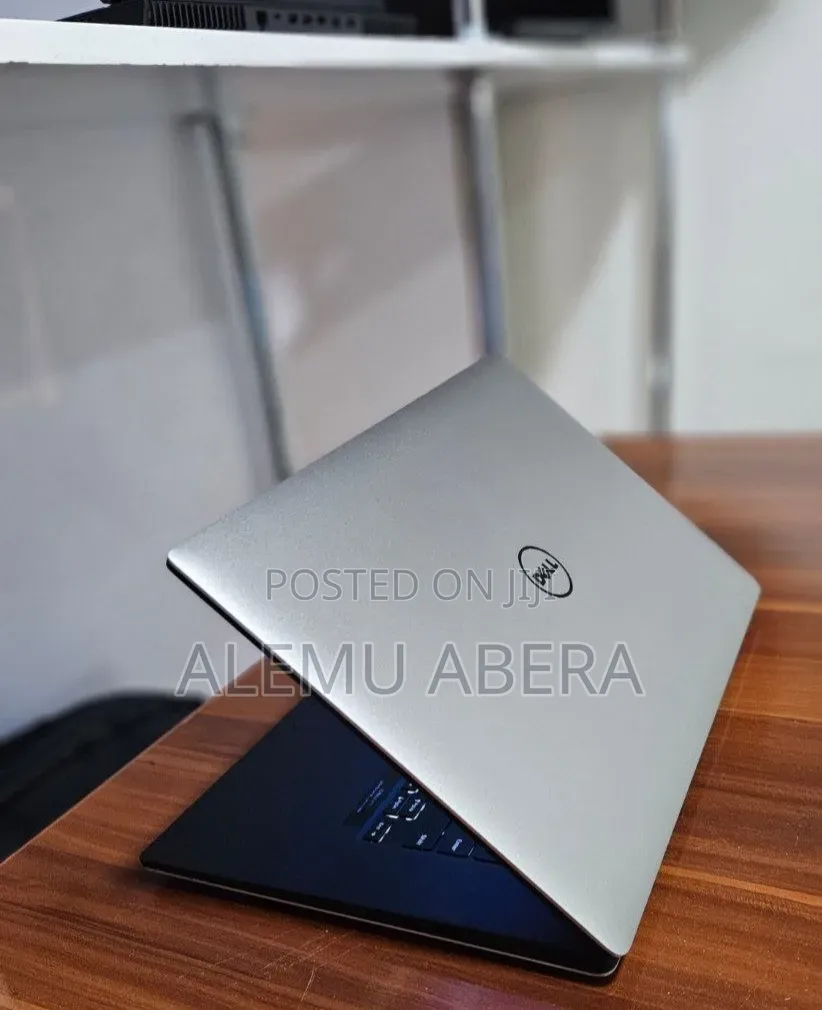 New Laptop Dell XPS 15 16GB Intel Core i7 SSD 512GB