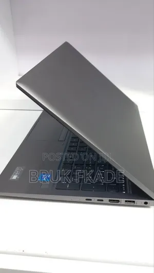 New Laptop HP ZBook Firefly G8 16GB Intel Core i7 SSD 512GB