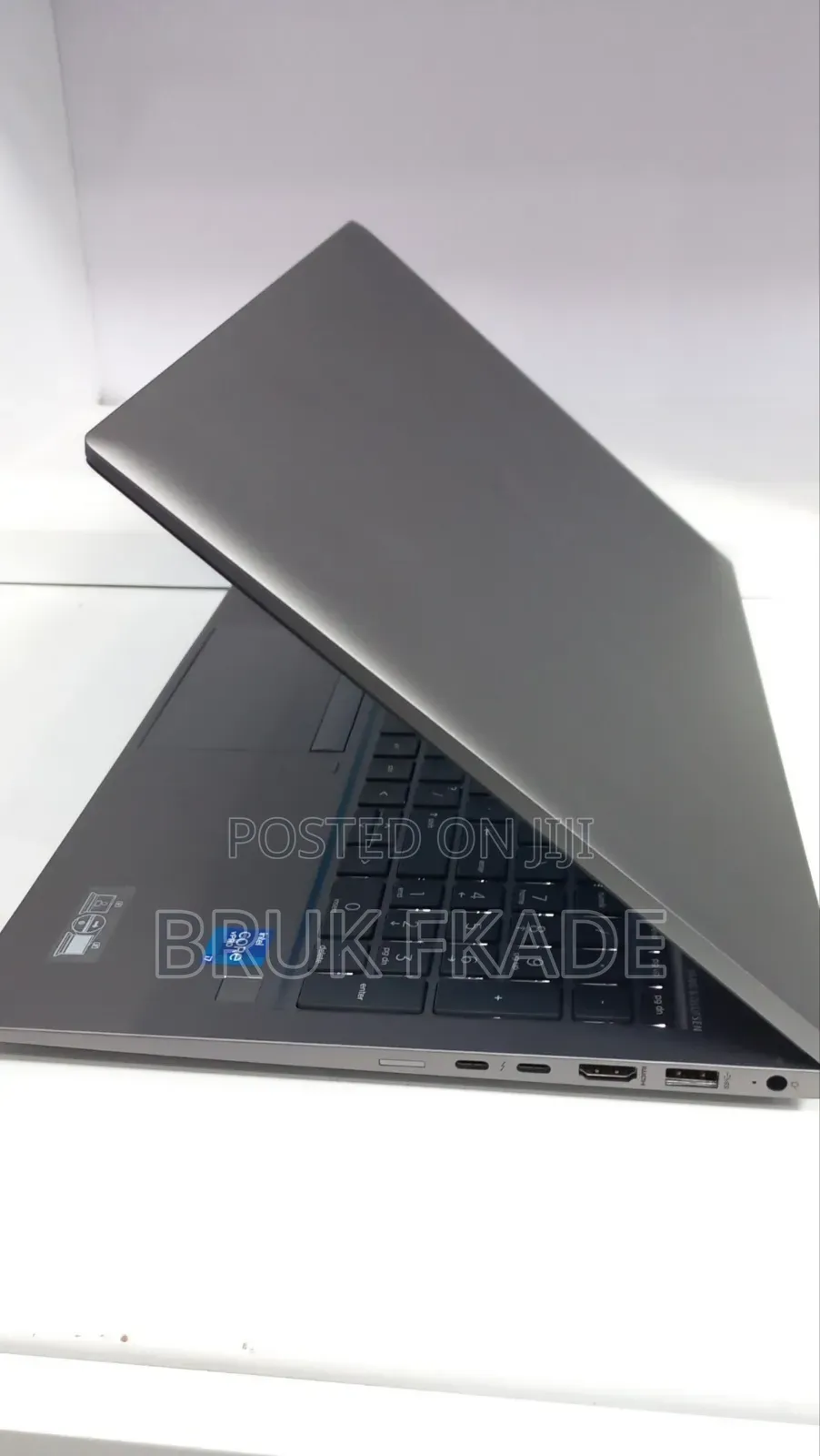 New Laptop HP ZBook Firefly G8 16GB Intel Core i7 SSD 512GB
