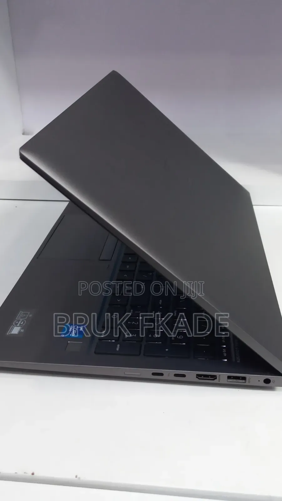 New Laptop HP ZBook Firefly G8 16GB Intel Core i7 SSD 512GB