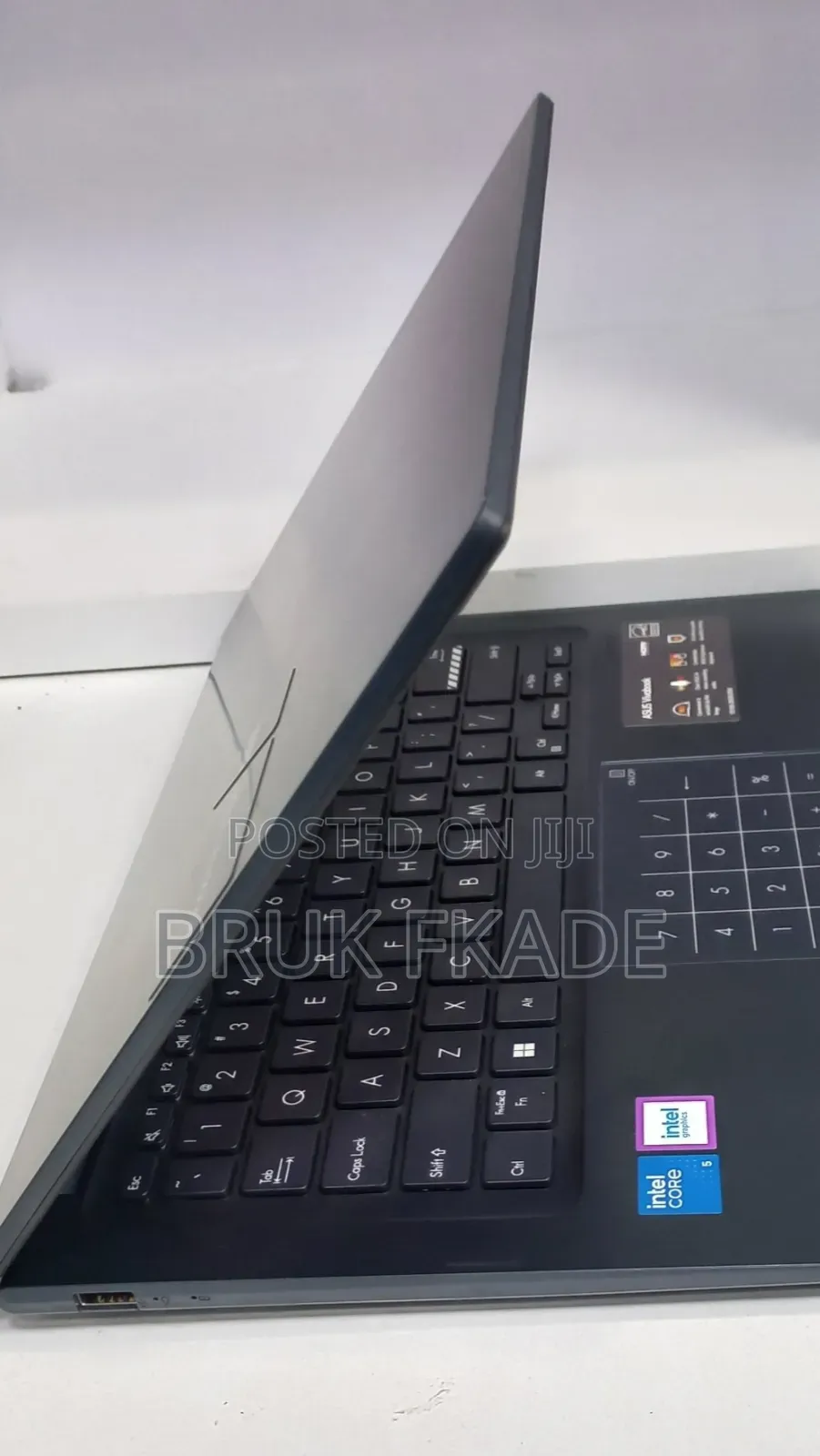 New Laptop HP ZBook Firefly G8 16GB Intel Core i7 SSD 512GB