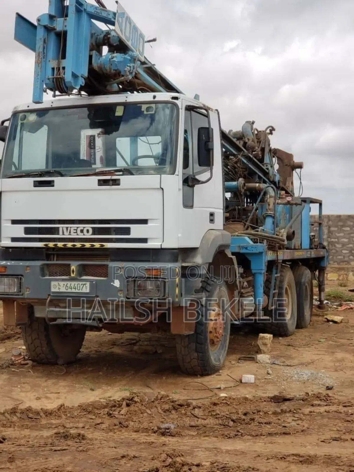 የ ውሀ መቆፈሪያ ማሽን ብዙ አመት የቆመ ነው ብዙም ያልለፍ