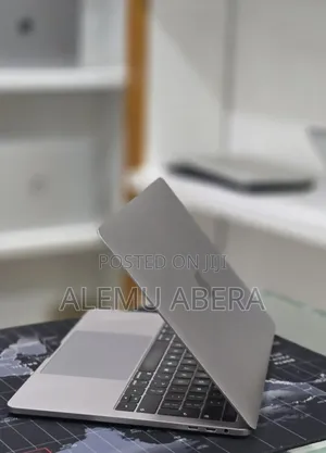 New Laptop Apple MacBook Pro 2019 16GB Intel Core i7 SSD 512GB