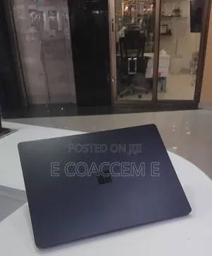 New Laptop Microsoft Surface 8GB Intel Core i5 SSD 256GB