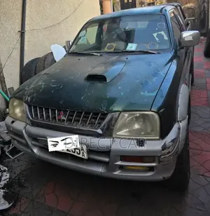 Mitsubishi L200 2000 Green