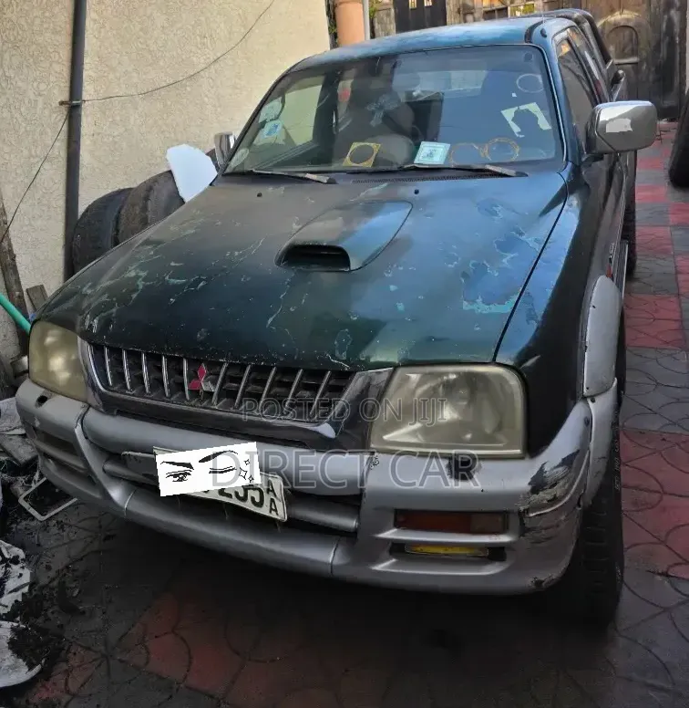 Mitsubishi L200 2000 Green