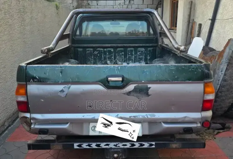 Mitsubishi L200 2000 Green
