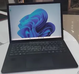 New Laptop Apple MacBook 16GB Intel Core i7 SSD 512GB