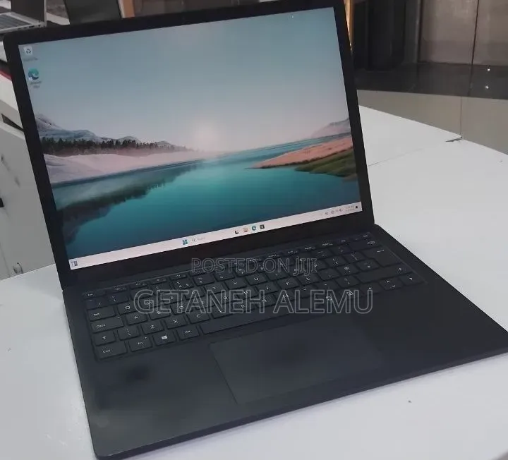 New Laptop Apple MacBook 16GB Intel Core i7 SSD 512GB