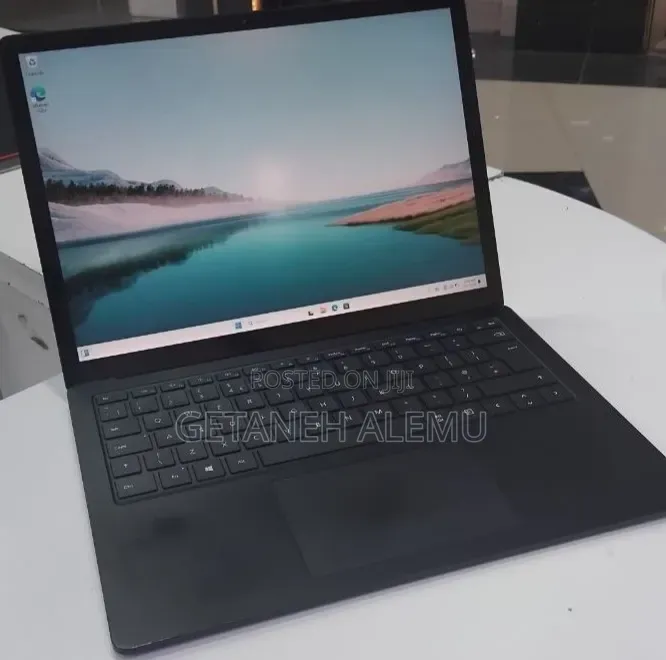 New Laptop Apple MacBook 16GB Intel Core i7 SSD 512GB