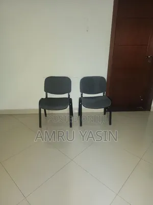 ያገለገለ የእንግዳ መቀበያ ወንበር