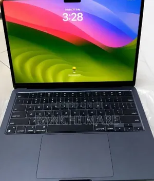 New Laptop Apple MacBook Air 2022 M2 8GB Apple M2 SSD 256GB