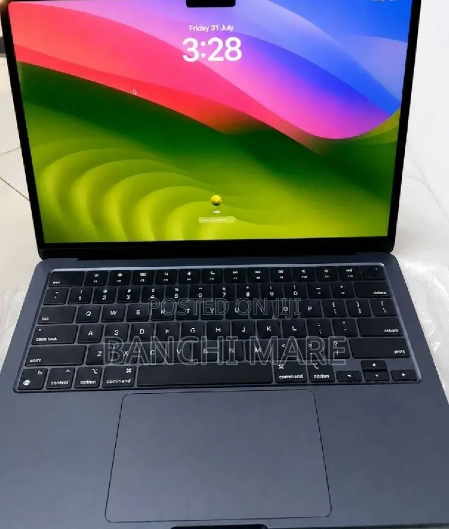 New Laptop Apple MacBook Air 2022 M2 8GB Apple M2 SSD 256GB