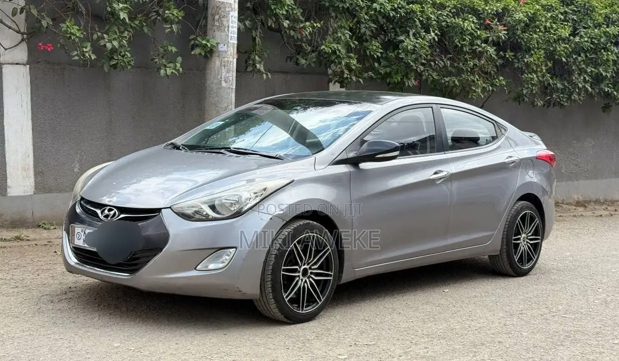 Hyundai Avante 2011 Silver