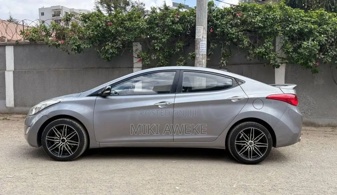 Hyundai Avante 2011 Silver