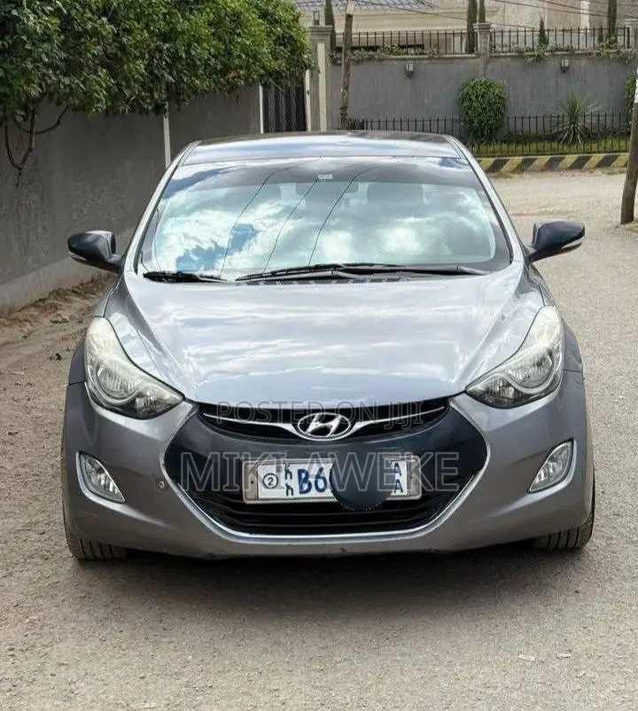 Hyundai Avante 2011 Silver
