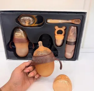 6 PC Silicone Baby Feeding Set/ለህጻናት ምቹና አስተማማኝ የሲሊኮን መመገቢያ ሴት ጡጦ