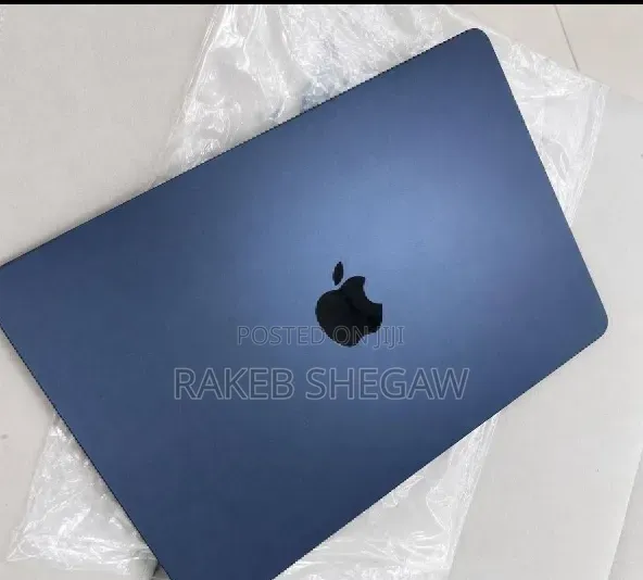 New Laptop Apple MacBook Air 2023 M2 8GB Intel Core i7 SSD 256GB