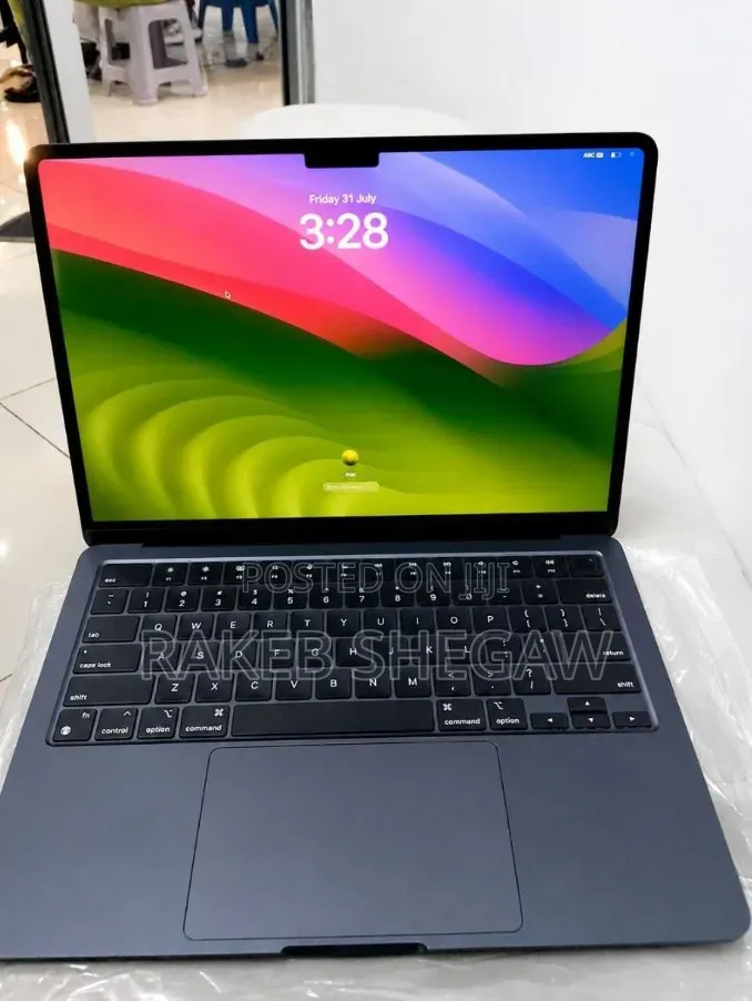 New Laptop Apple MacBook Air 2023 M2 8GB Intel Core i7 SSD 256GB
