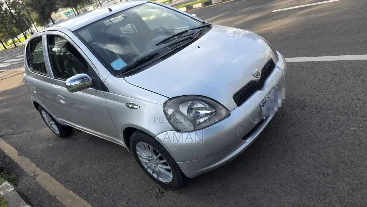 Toyota Vitz 2001 Silver