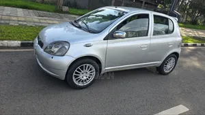 Toyota Vitz 2001 Silver