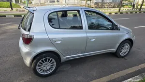 Toyota Vitz 2001 Silver
