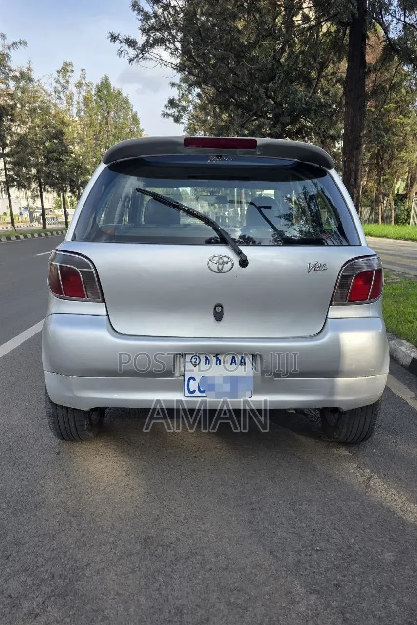 Toyota Vitz 2001 Silver