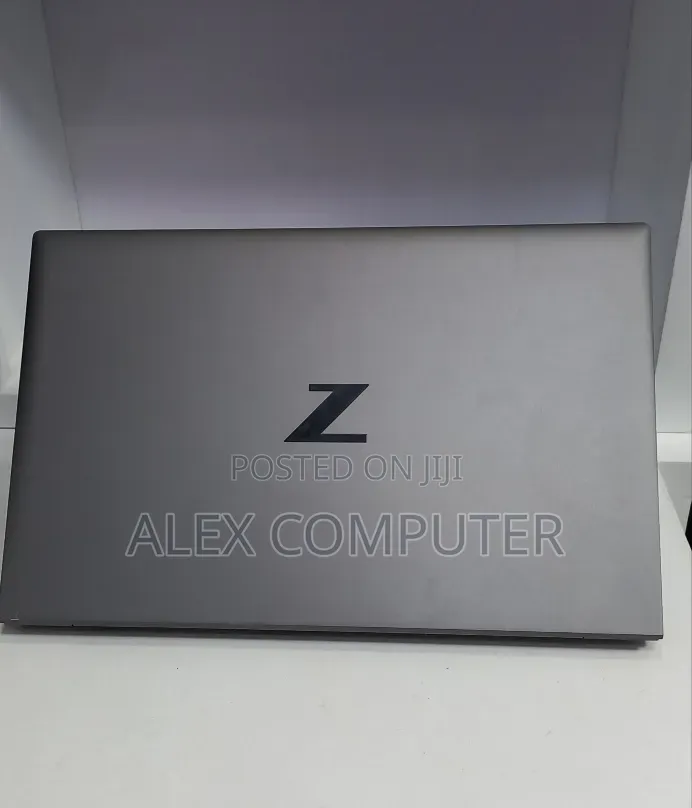 New Laptop HP ZBook Firefly G8 16GB Intel Core i7 SSD 512GB