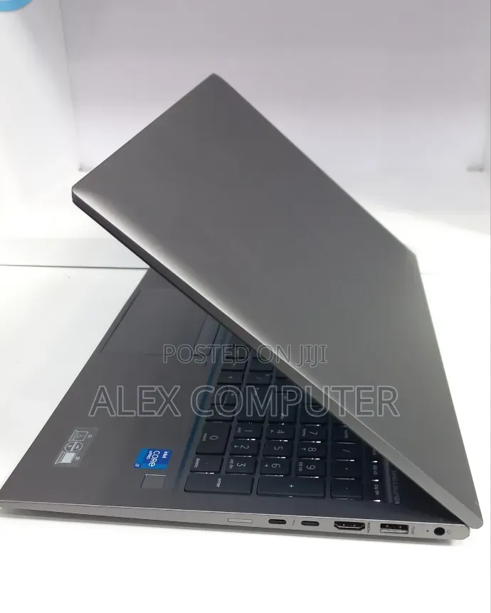 New Laptop HP ZBook Firefly G8 16GB Intel Core i7 SSD 512GB