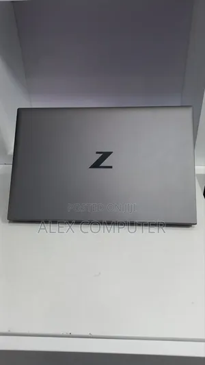 New Laptop HP ZBook Firefly G8 16GB Intel Core i7 SSD 512GB