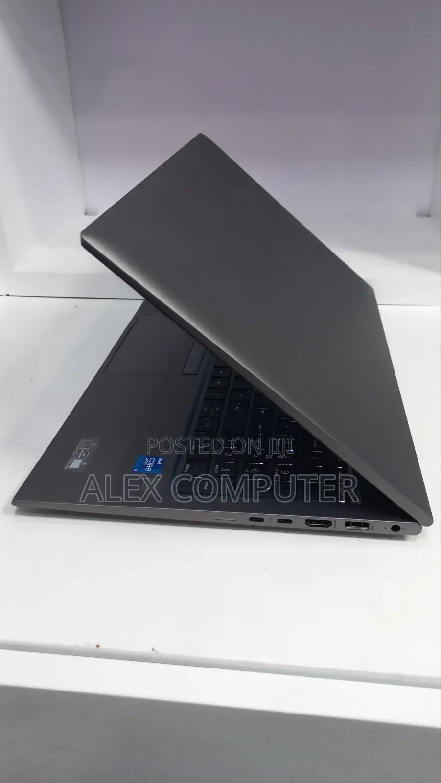 New Laptop HP ZBook Firefly G8 16GB Intel Core i7 SSD 512GB