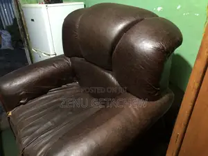 Sofa Set Brown Cercular and Holds 7 People