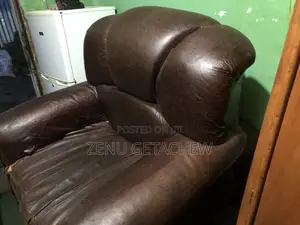 Sofa Set Brown Cercular and Holds 7 People