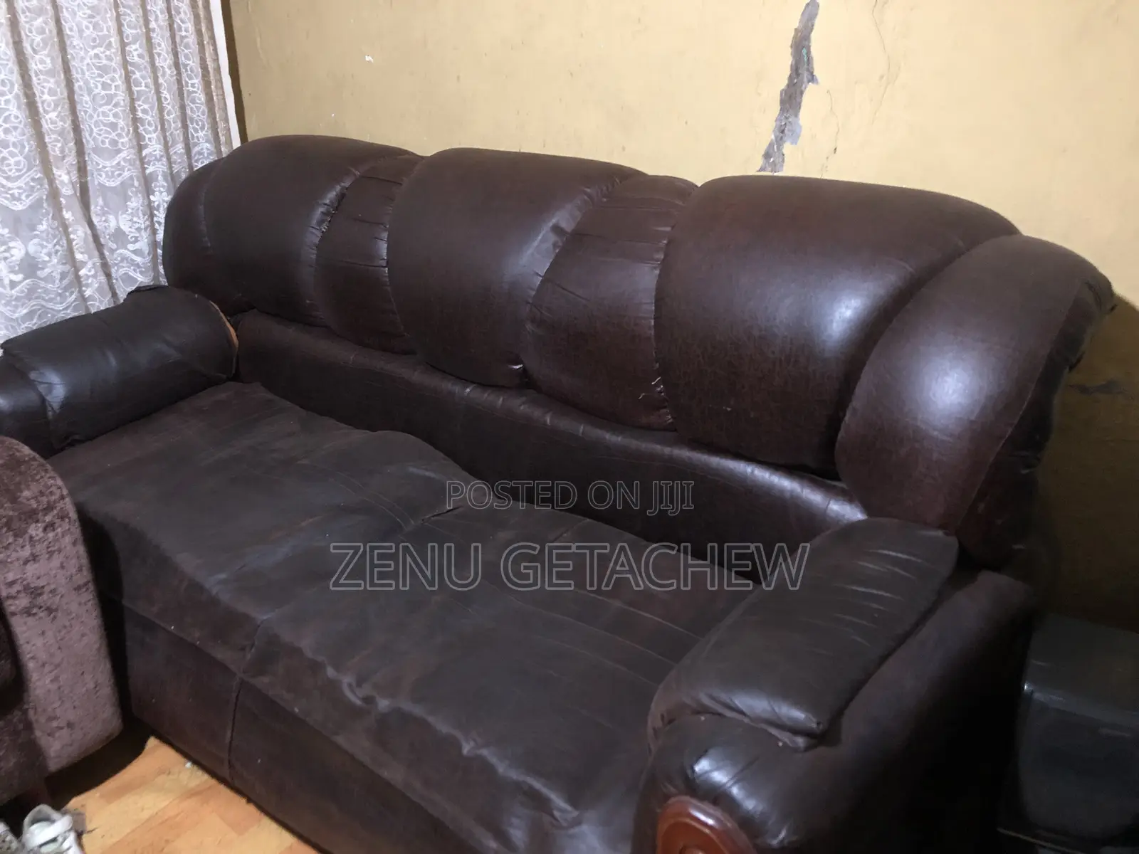 Sofa Set Brown Cercular and Holds 7 People