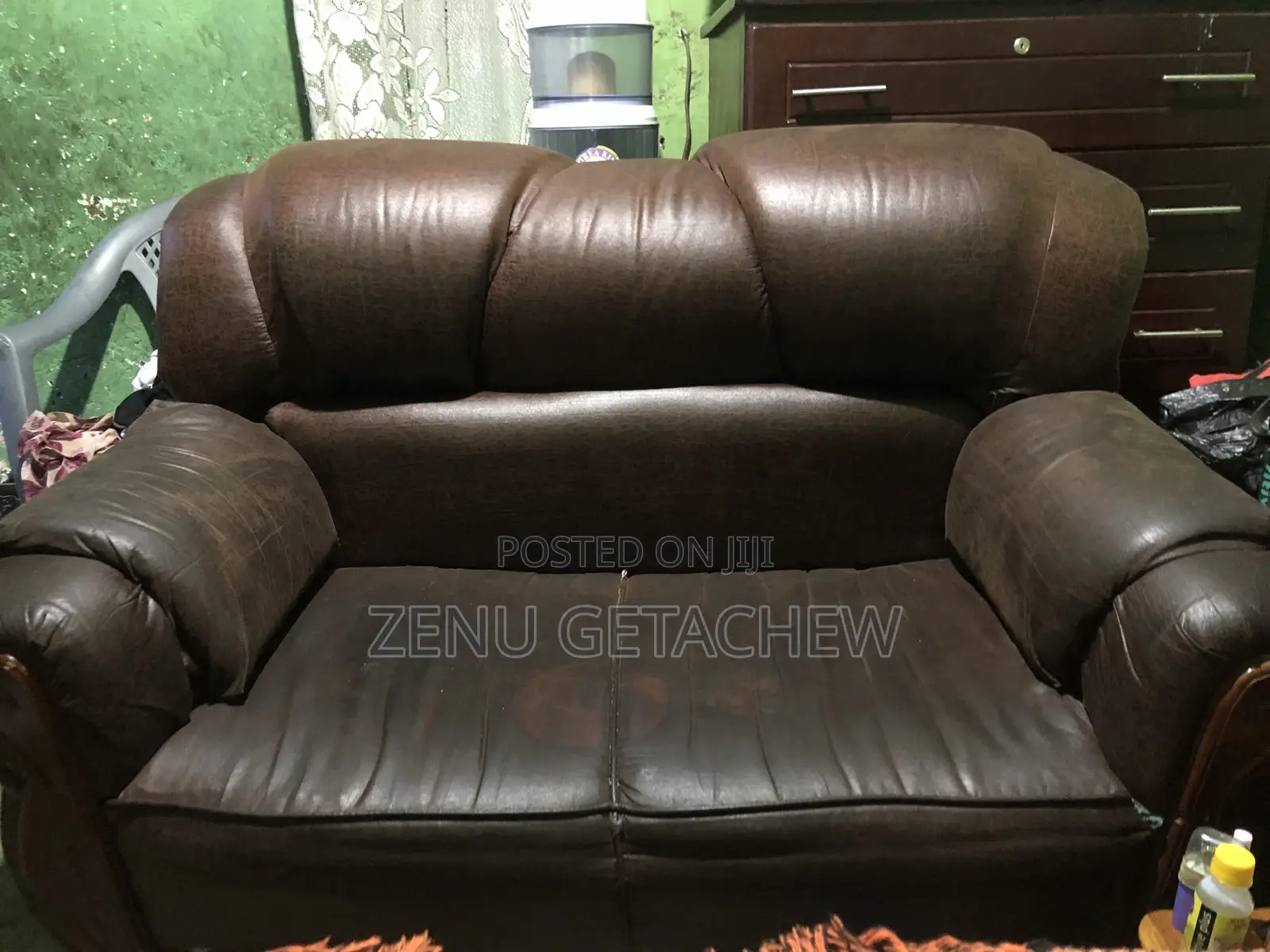 Sofa Set Brown Cercular and Holds 7 People