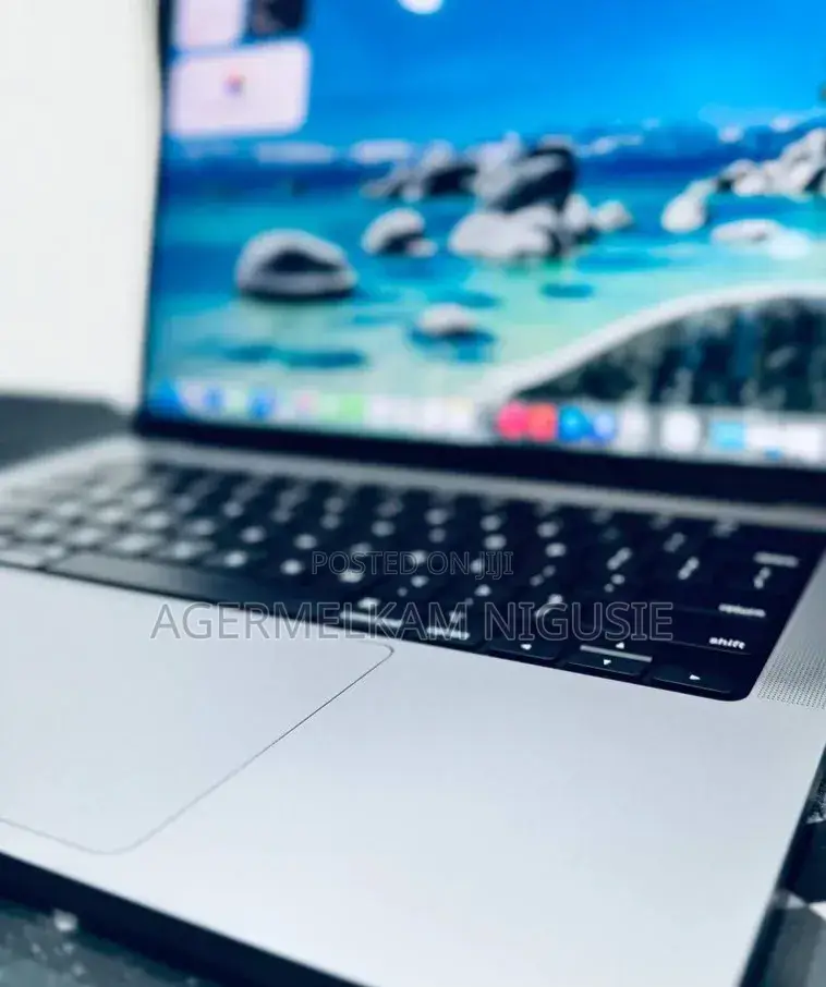 New Laptop Apple MacBook 16GB Intel Core i5 SSD 512GB