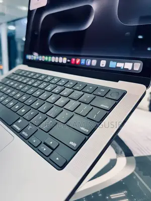 New Laptop Apple MacBook 16GB Intel Core i5 SSD 512GB