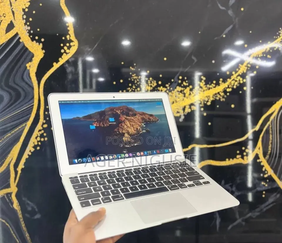 New Laptop Apple MacBook 8GB Intel Core i5 SSD 512GB