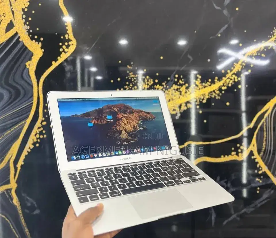 New Laptop Apple MacBook 8GB Intel Core i5 SSD 512GB