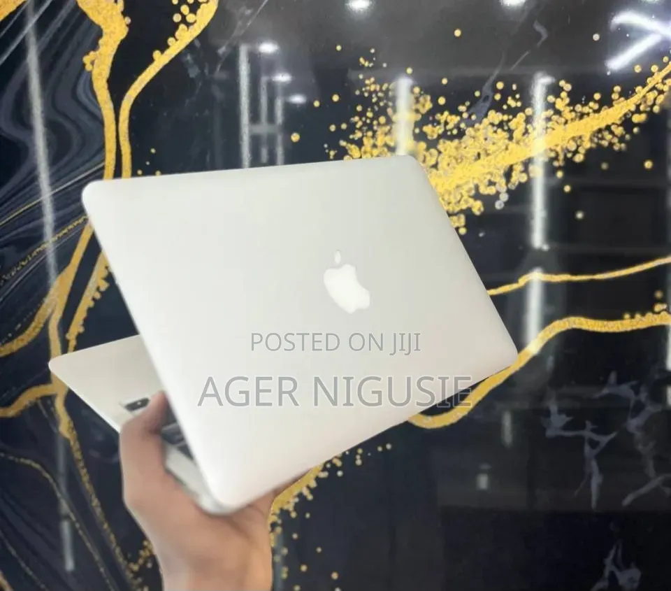 New Laptop Apple MacBook 8GB Intel Core i5 SSD 512GB
